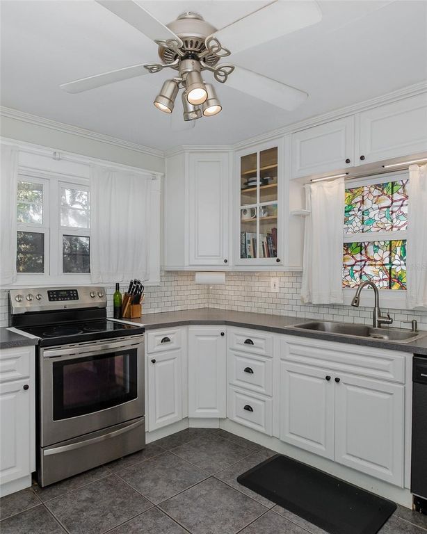 Image 13 of property listing at 8114 N ALASKA STREET, Tampa, FL 33604