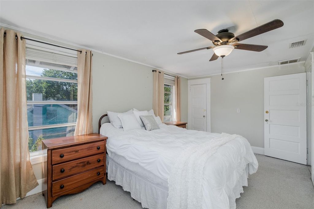 Image 32 of property listing at 8114 N ALASKA STREET, Tampa, FL 33604