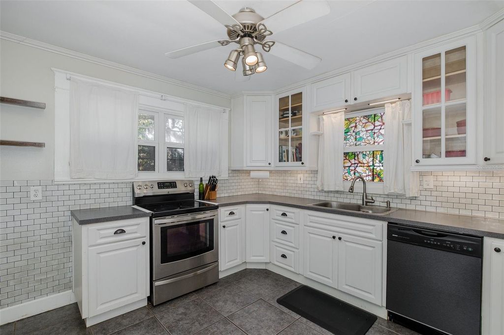 Image 8 of property listing at 8114 N ALASKA STREET, Tampa, FL 33604