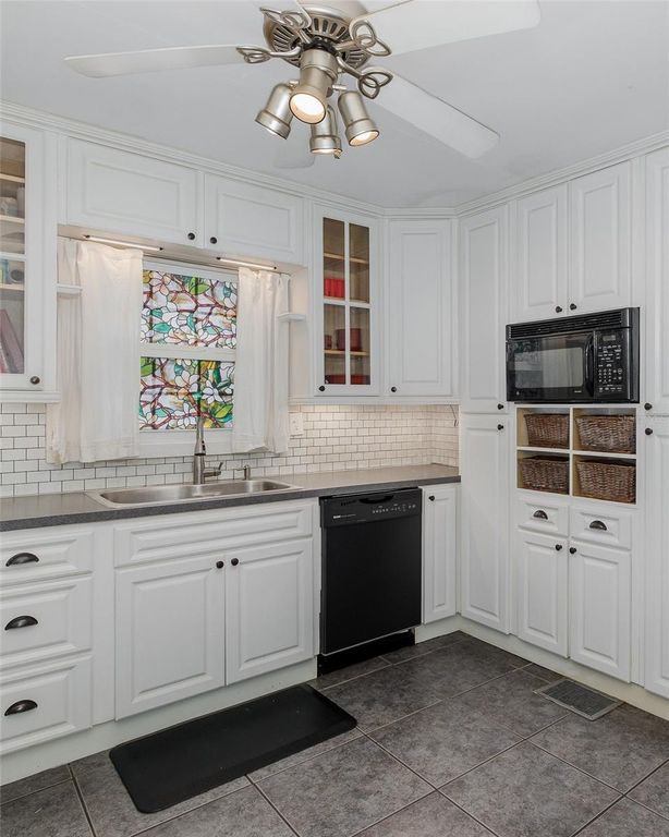 Image 9 of property listing at 8114 N ALASKA STREET, Tampa, FL 33604