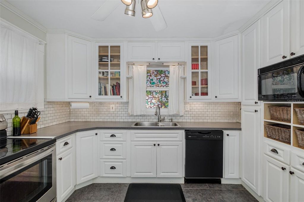 Image 10 of property listing at 8114 N ALASKA STREET, Tampa, FL 33604