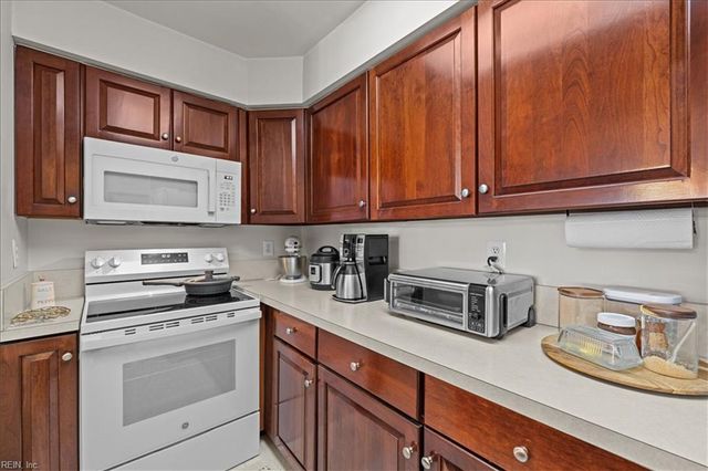 475 Water St Apt 515, Portsmouth, VA 23704