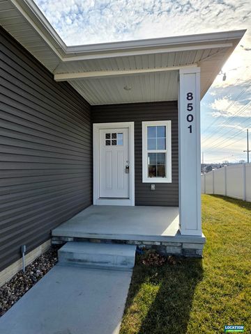 8501 Regent Court, Lincoln, NE 68507