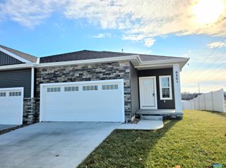 8501 Regent Court, Lincoln, NE 68507