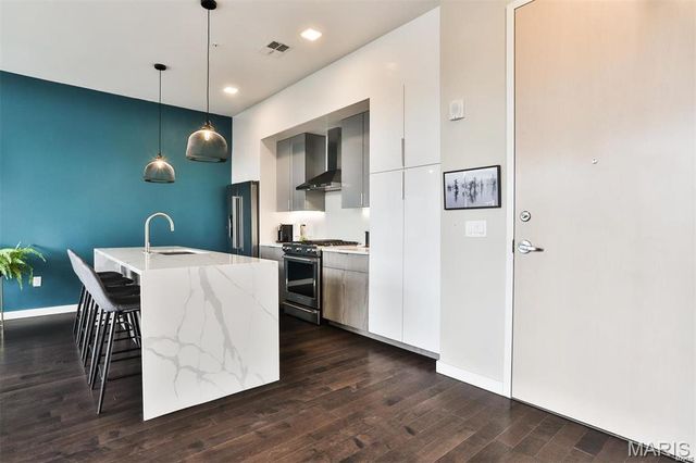 4101 Laclede Avenue 403, St Louis, MO 63108