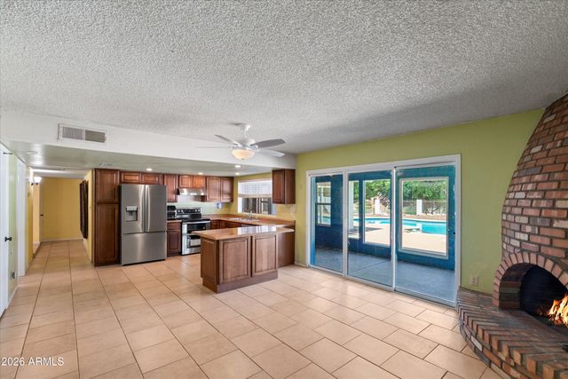 2628 W MENDOZA Circle, Mesa, AZ 85202