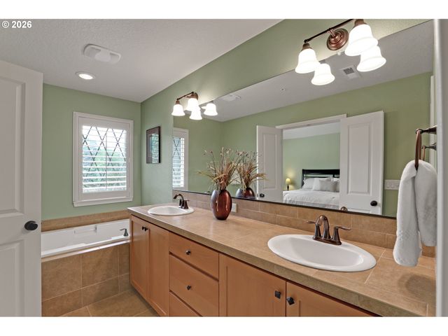 16183 Nw CENTINE Ln, Portland, OR 97229
