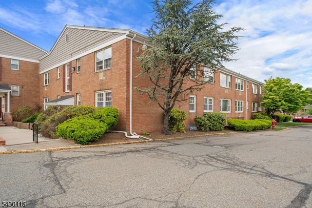 605 Grove St 13, Clifton City, NJ 07013