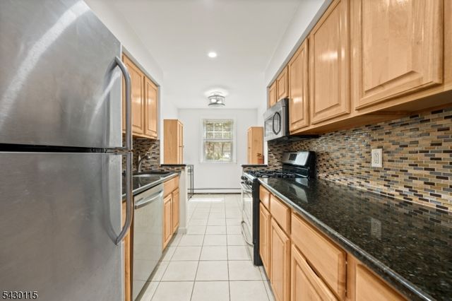 605 Grove St 13, Clifton City, NJ 07013