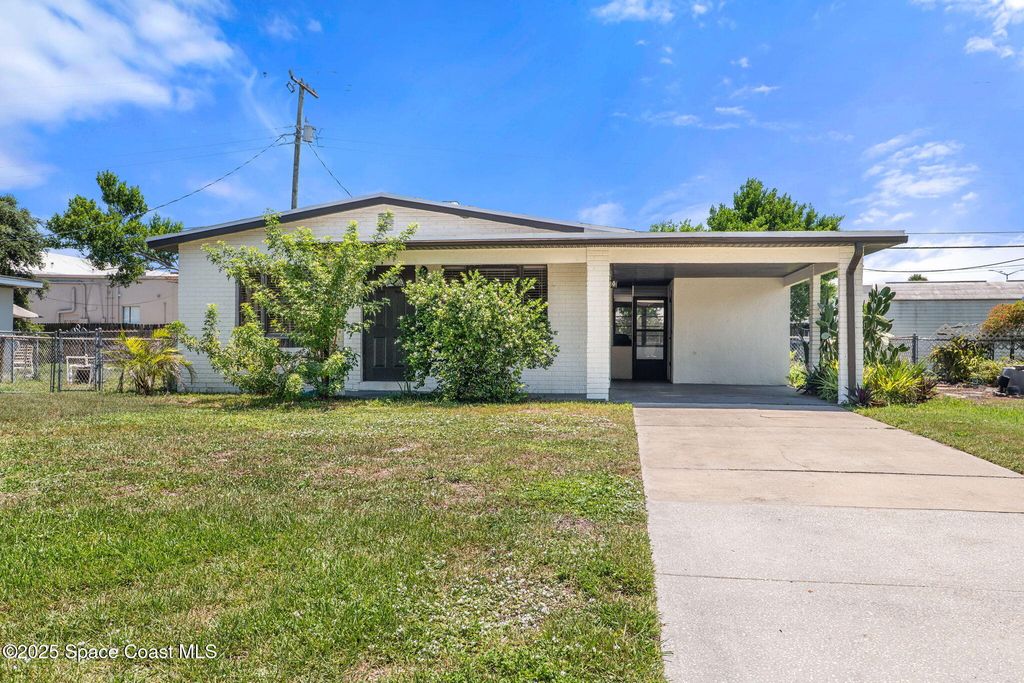 Image 2 of property listing at 2189 Smathers Circle S, Melbourne, FL 32935