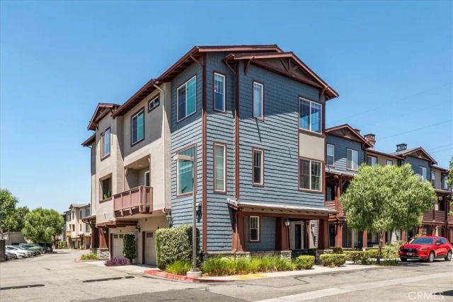 709 S Azusa Avenue M, Azusa, CA 91702