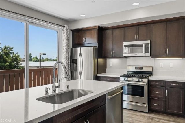 709 S Azusa Avenue M, Azusa, CA 91702
