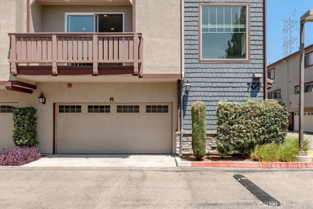 709 S Azusa Avenue M, Azusa, CA 91702