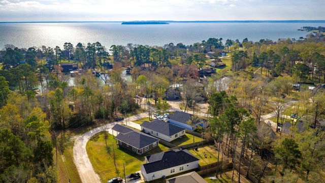 192 S Village Cove Loop, Livingston, TX 77351