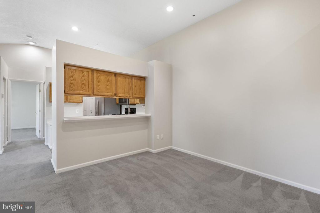 Image 10 of property listing at 12221 EAGLES NEST CT #L, Germantown, MD 20874