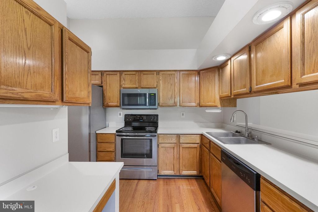 Image 11 of property listing at 12221 EAGLES NEST CT #L, Germantown, MD 20874
