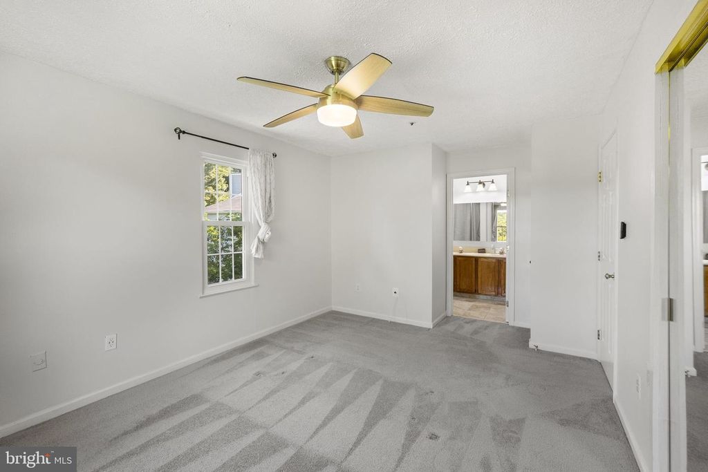 Image 16 of property listing at 12221 EAGLES NEST CT #L, Germantown, MD 20874
