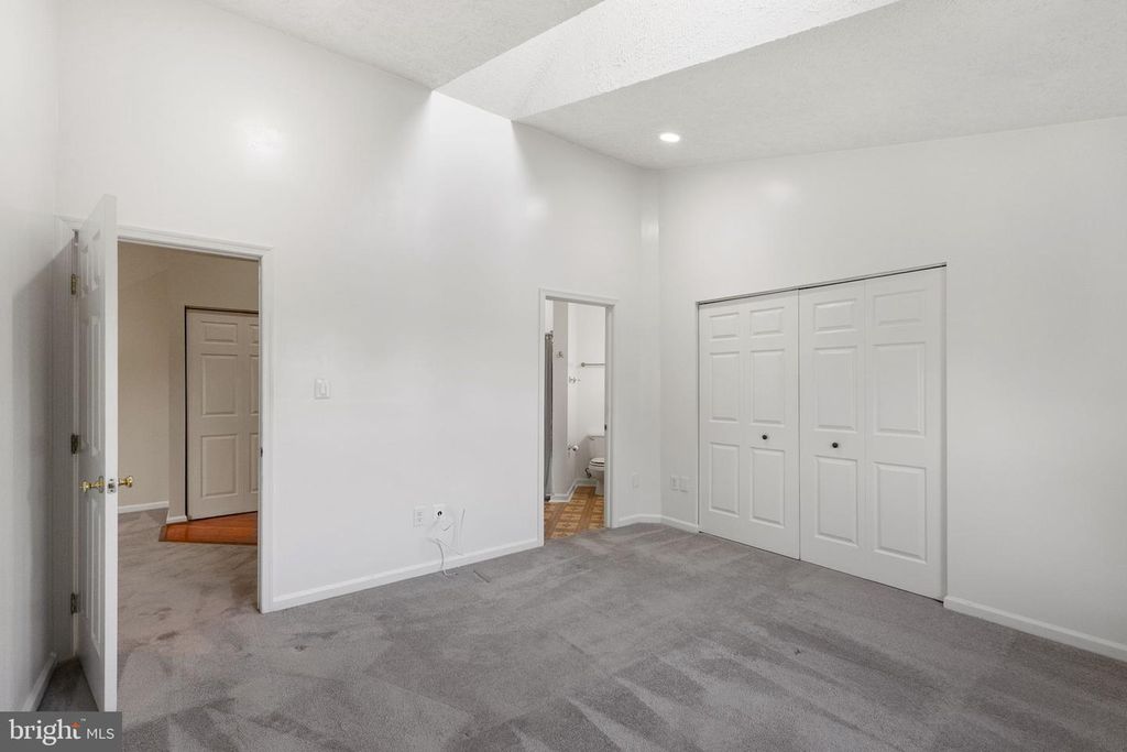 Image 20 of property listing at 12221 EAGLES NEST CT #L, Germantown, MD 20874