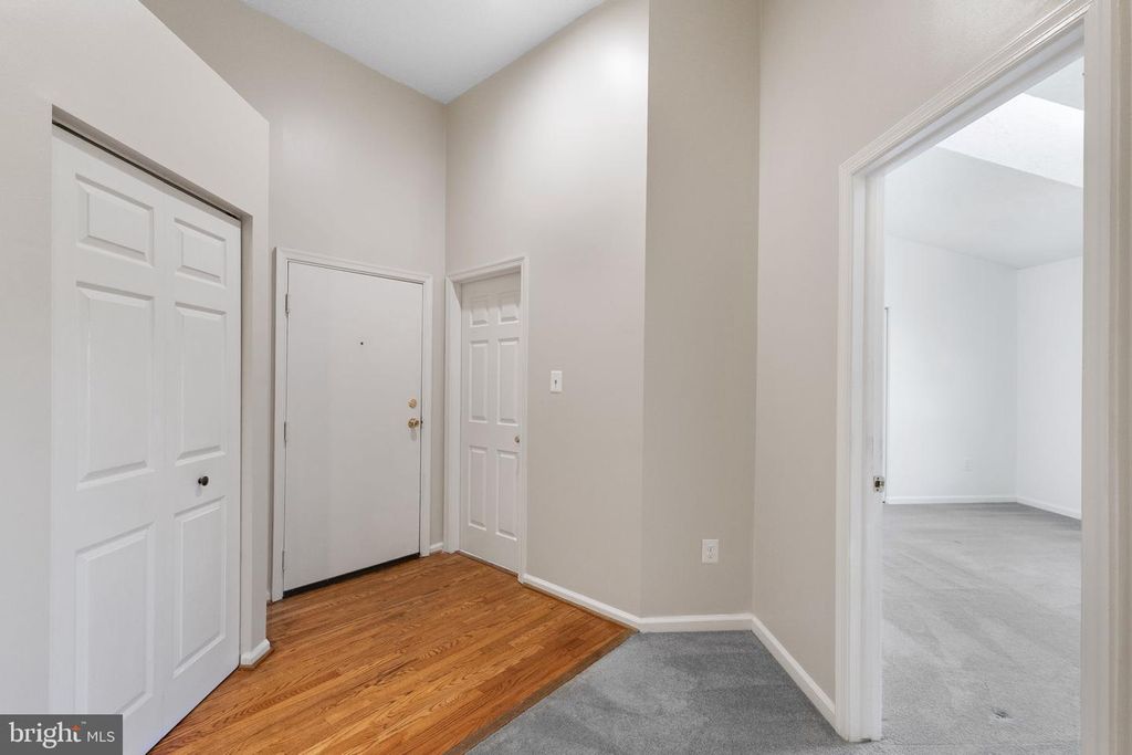 Image 3 of property listing at 12221 EAGLES NEST CT #L, Germantown, MD 20874