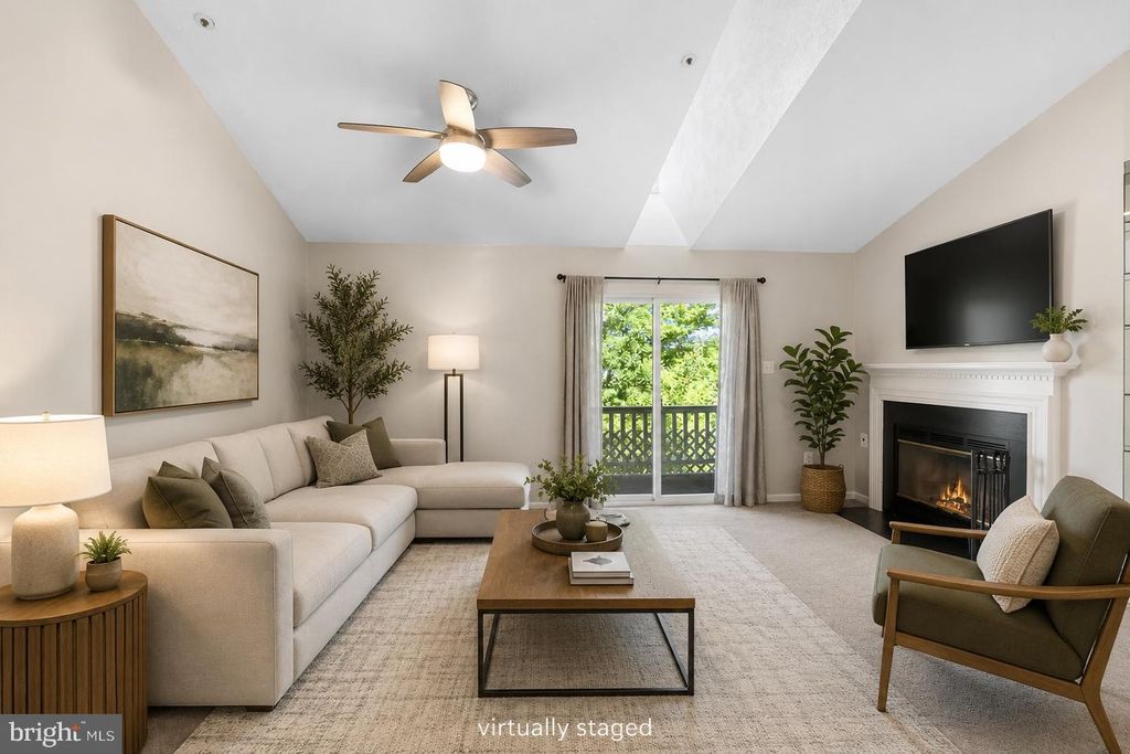 Image 5 of property listing at 12221 EAGLES NEST CT #L, Germantown, MD 20874