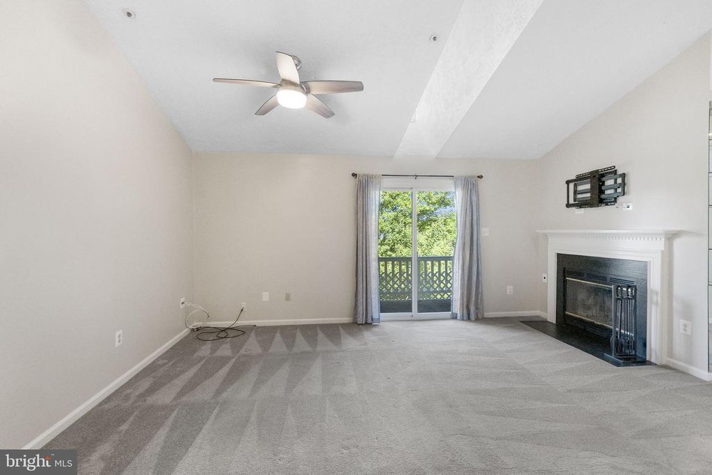 Image 6 of property listing at 12221 EAGLES NEST CT #L, Germantown, MD 20874
