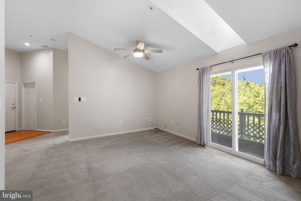 Image 7 of property listing at 12221 EAGLES NEST CT #L, Germantown, MD 20874