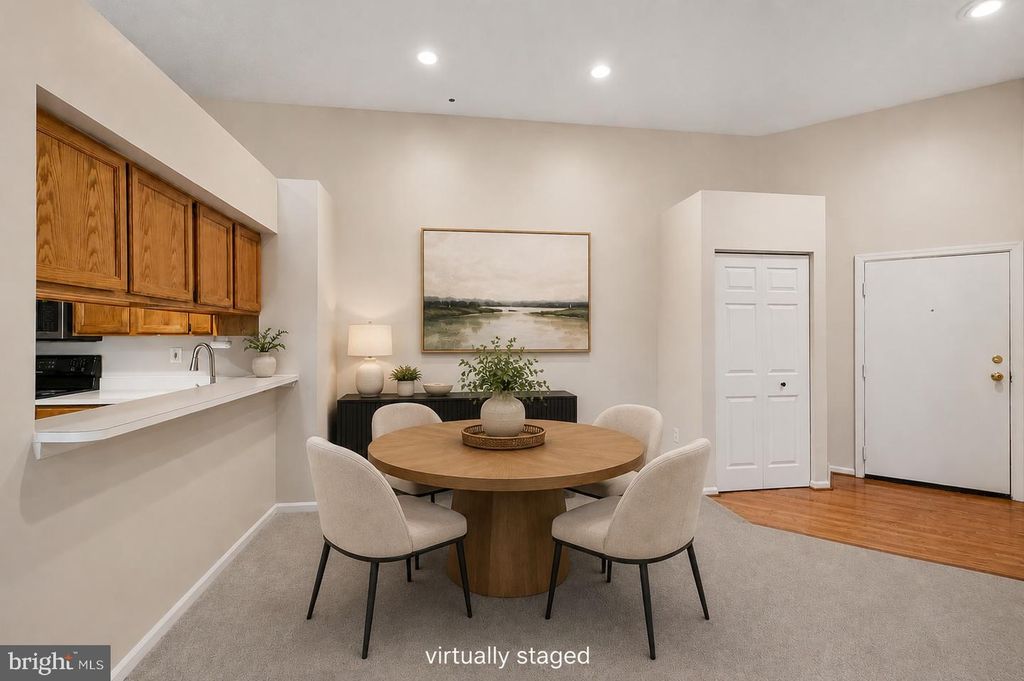 Image 8 of property listing at 12221 EAGLES NEST CT #L, Germantown, MD 20874