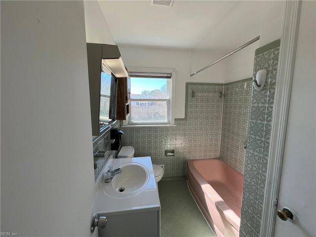 8035 Arrowwood CT, Norfolk, VA 23518