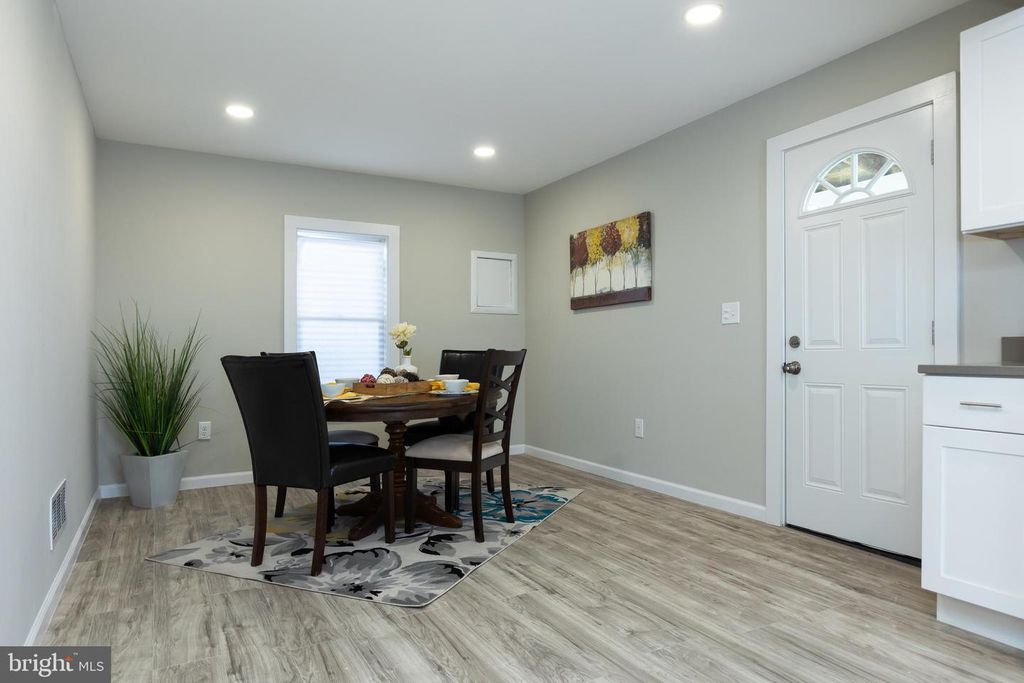 Image 10 of property listing at 2407 HAMMONDS FERRY RD, Halethorpe, MD 21227