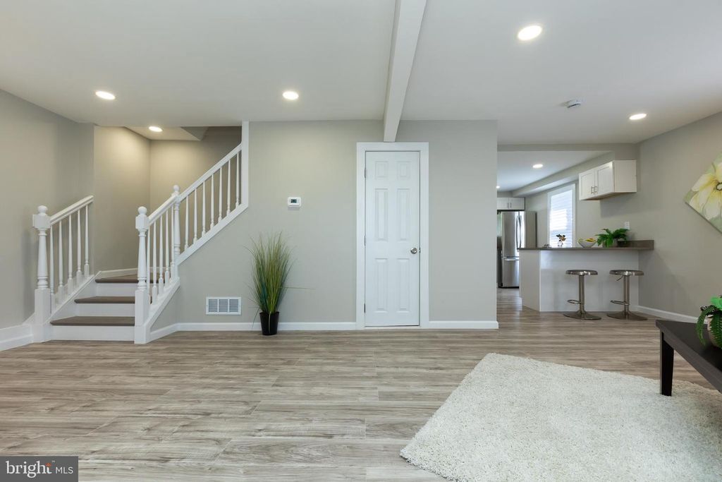 Image 19 of property listing at 2407 HAMMONDS FERRY RD, Halethorpe, MD 21227