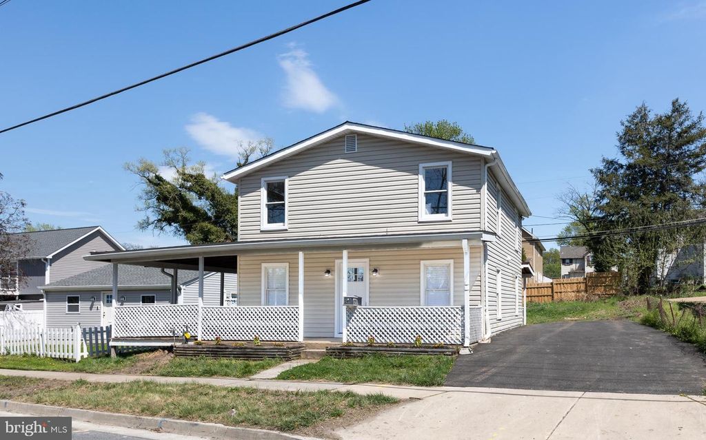 Image 2 of property listing at 2407 HAMMONDS FERRY RD, Halethorpe, MD 21227