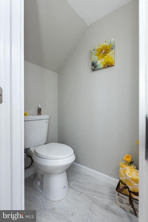 Image 23 of property listing at 2407 HAMMONDS FERRY RD, Halethorpe, MD 21227