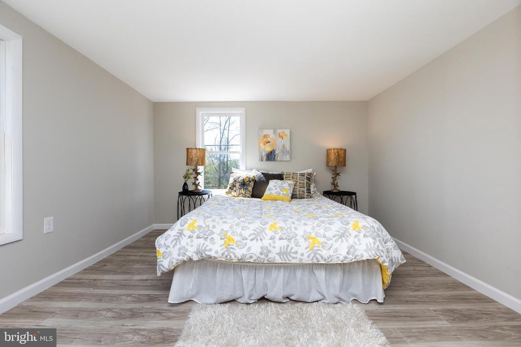 Image 24 of property listing at 2407 HAMMONDS FERRY RD, Halethorpe, MD 21227