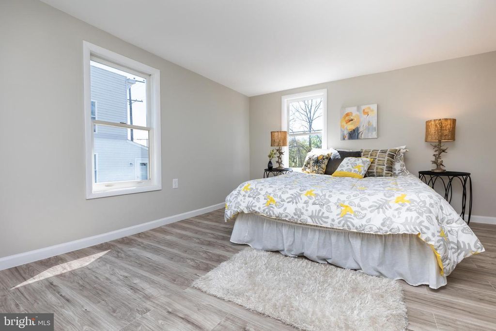 Image 25 of property listing at 2407 HAMMONDS FERRY RD, Halethorpe, MD 21227