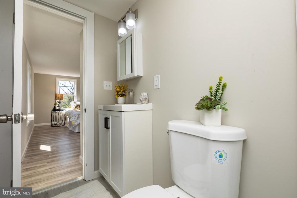 Image 29 of property listing at 2407 HAMMONDS FERRY RD, Halethorpe, MD 21227