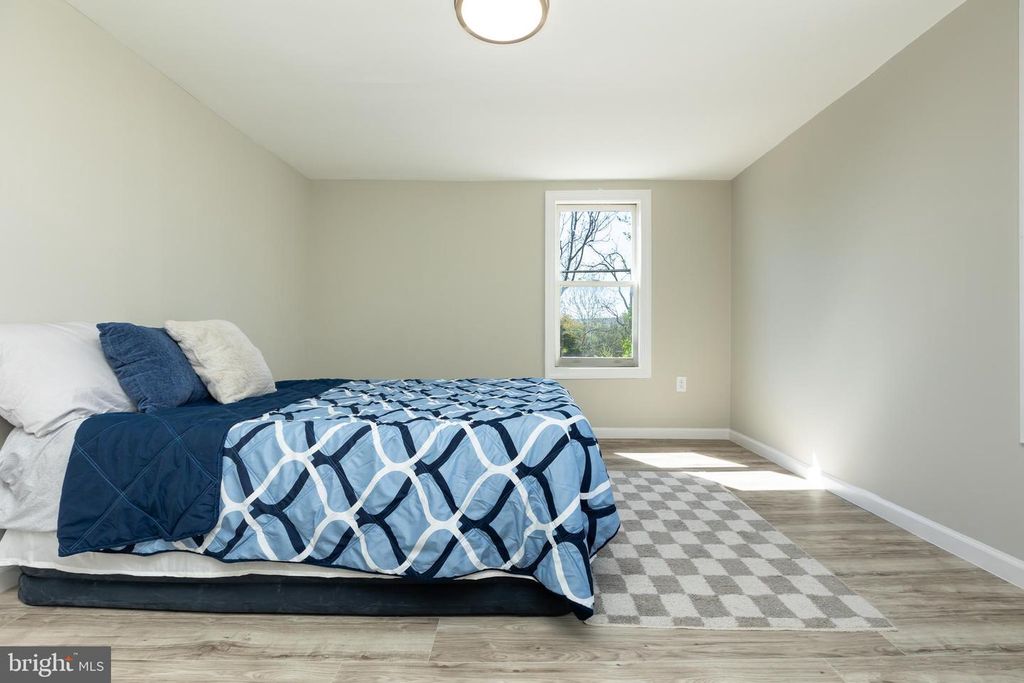 Image 31 of property listing at 2407 HAMMONDS FERRY RD, Halethorpe, MD 21227