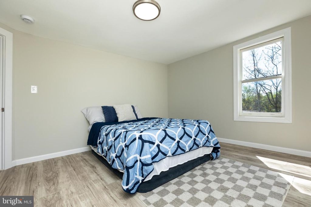 Image 33 of property listing at 2407 HAMMONDS FERRY RD, Halethorpe, MD 21227