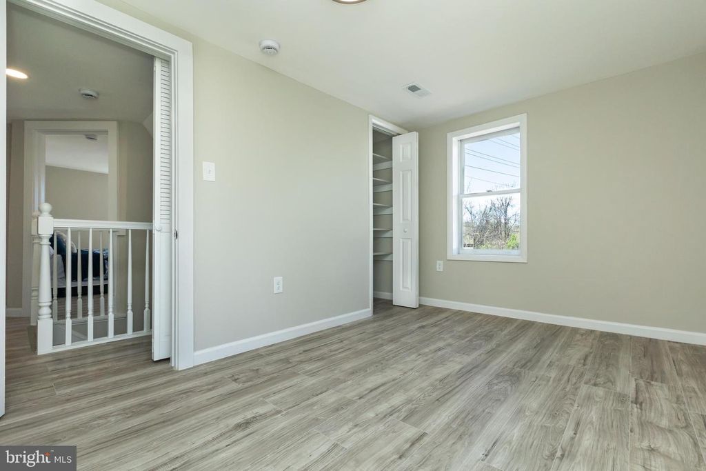 Image 34 of property listing at 2407 HAMMONDS FERRY RD, Halethorpe, MD 21227