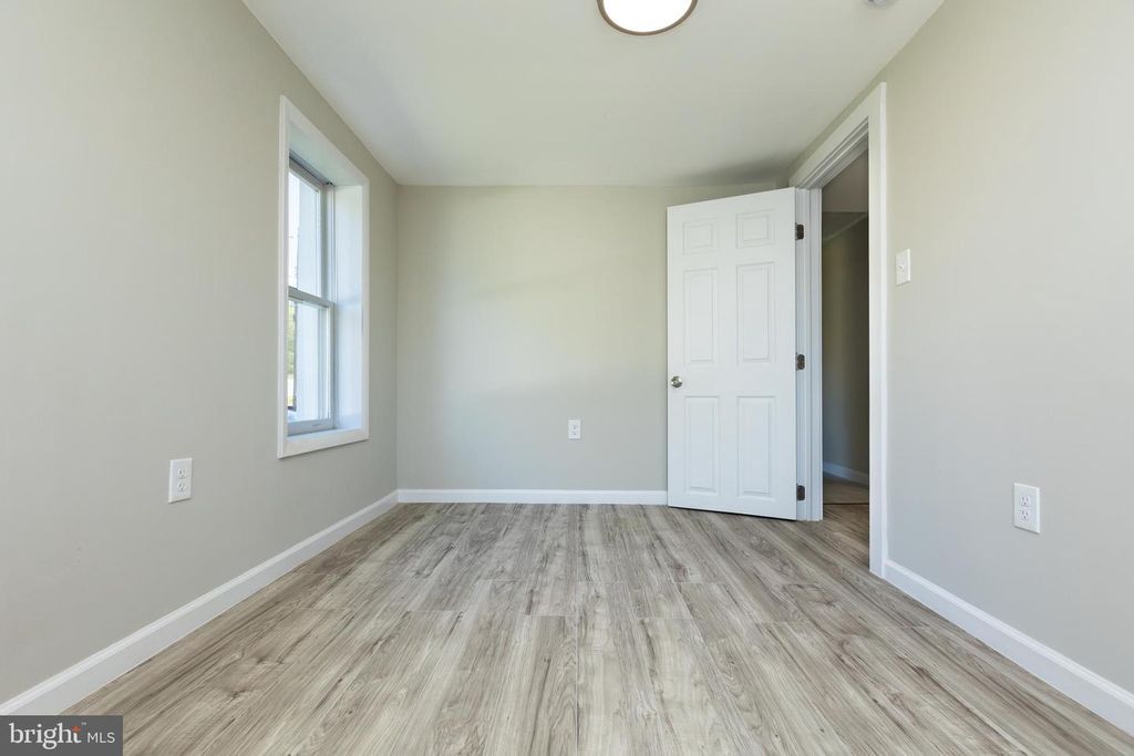 Image 36 of property listing at 2407 HAMMONDS FERRY RD, Halethorpe, MD 21227