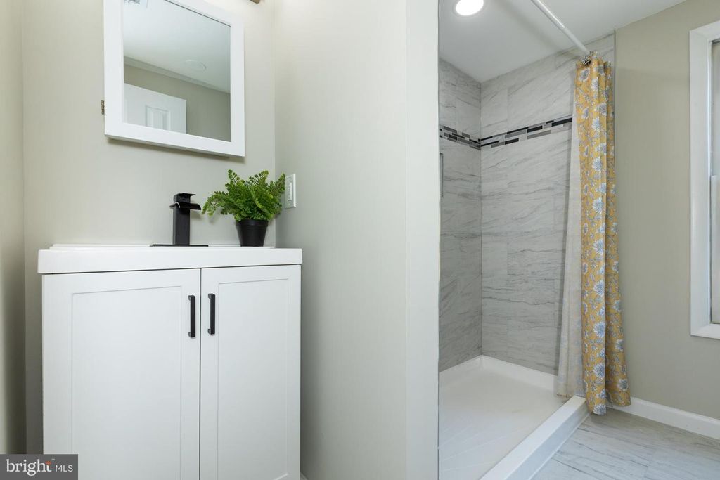 Image 38 of property listing at 2407 HAMMONDS FERRY RD, Halethorpe, MD 21227