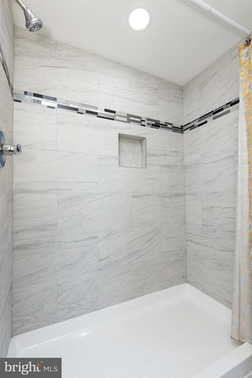 Image 39 of property listing at 2407 HAMMONDS FERRY RD, Halethorpe, MD 21227