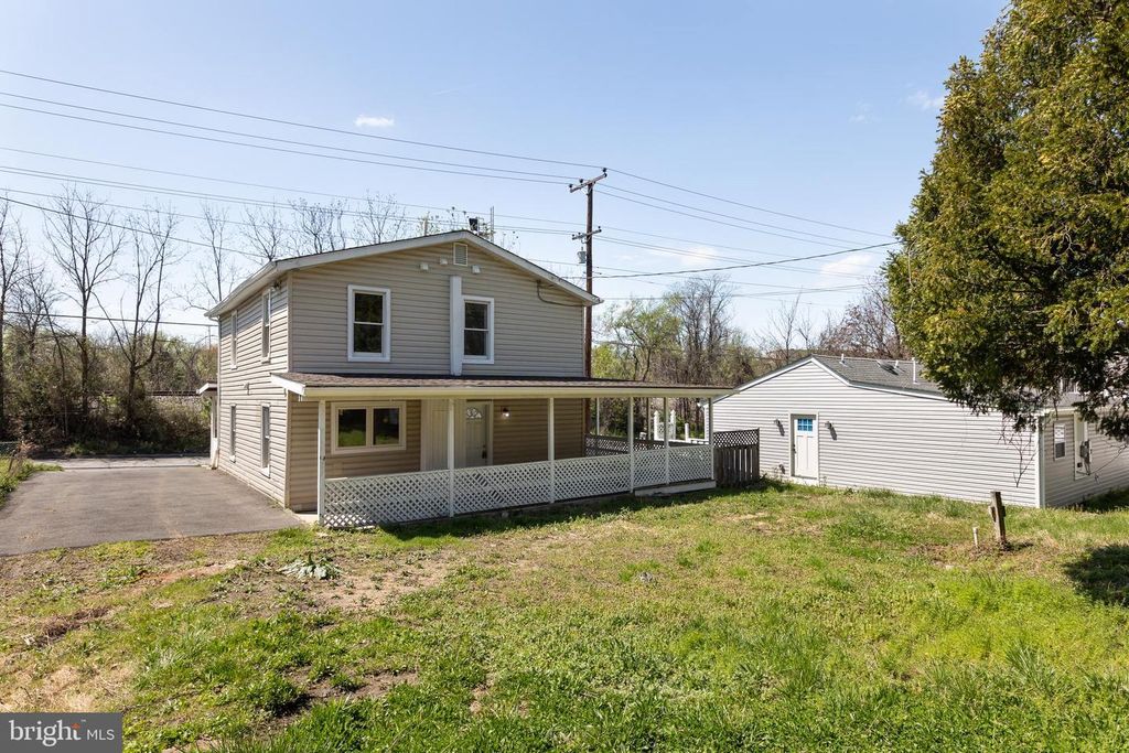 Image 43 of property listing at 2407 HAMMONDS FERRY RD, Halethorpe, MD 21227