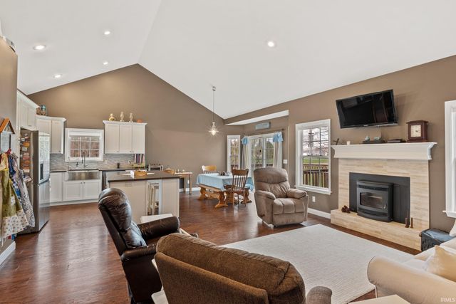 2206 S Old Ditch Road, Warsaw, IN 46580