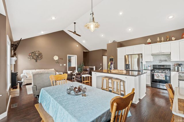 2206 S Old Ditch Road, Warsaw, IN 46580