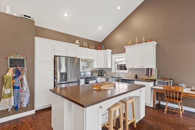 2206 S Old Ditch Road, Warsaw, IN 46580