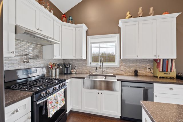 2206 S Old Ditch Road, Warsaw, IN 46580