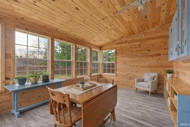 2206 S Old Ditch Road, Warsaw, IN 46580