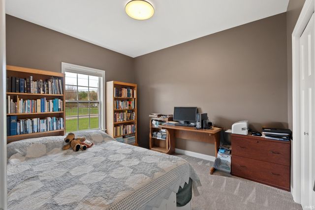 2206 S Old Ditch Road, Warsaw, IN 46580