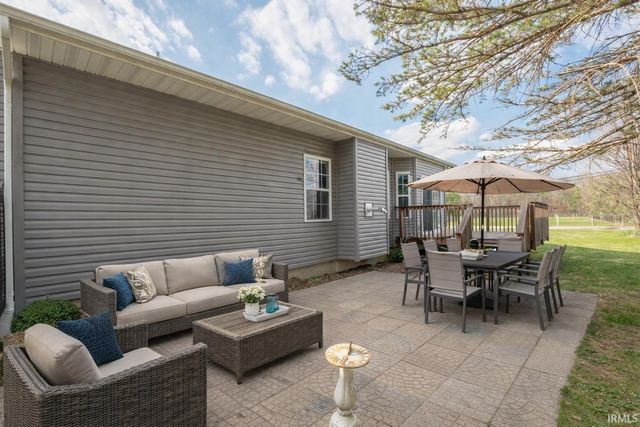 2206 S Old Ditch Road, Warsaw, IN 46580