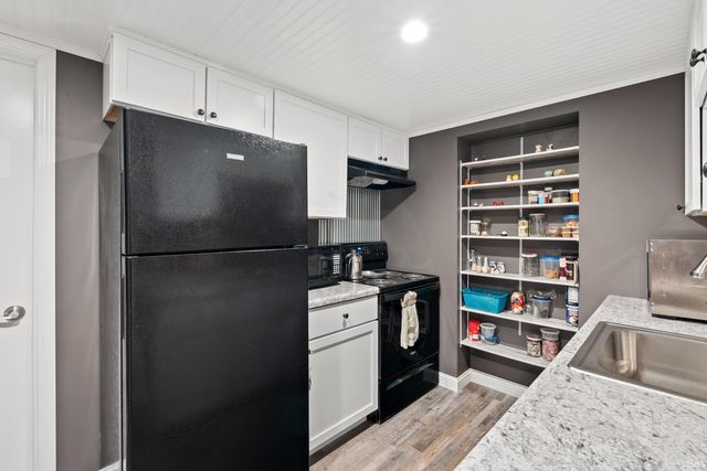 2206 S Old Ditch Road, Warsaw, IN 46580